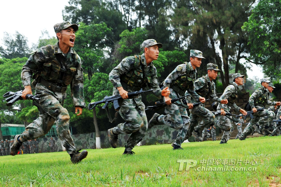 在线步兵区区的探索与挑战，挑战与机遇并存